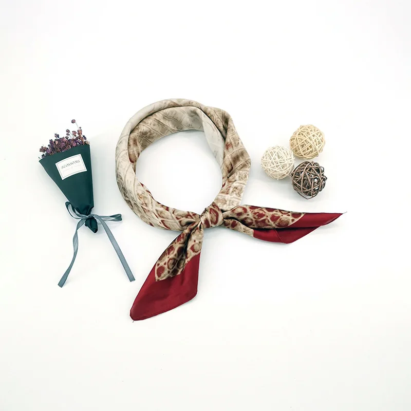 

2021 New Square Scarf Hair Tie Fashion Korean Print Animal Leopard Business 70*70cm Small Head Neck Satin Silk Scarf For Women