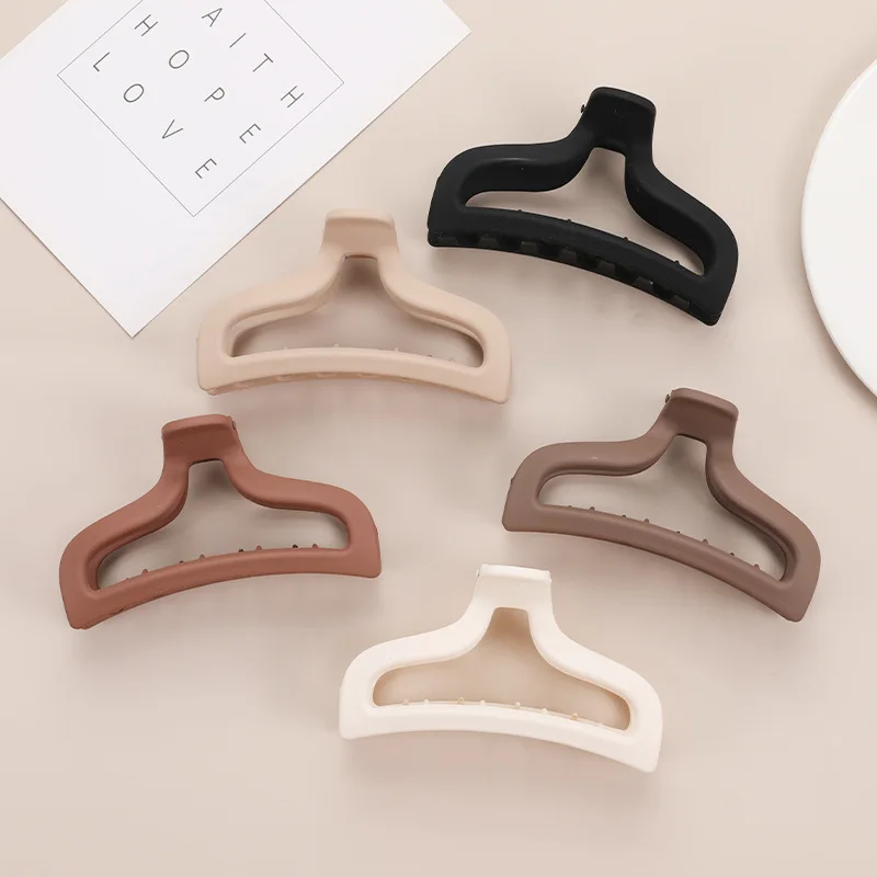 

8cm Matte Hair Claws Elegant Plastic Hairpins Barrette Crab Hollow Out Hair Claw Clip Headwear for Women Girls Hair Accessories