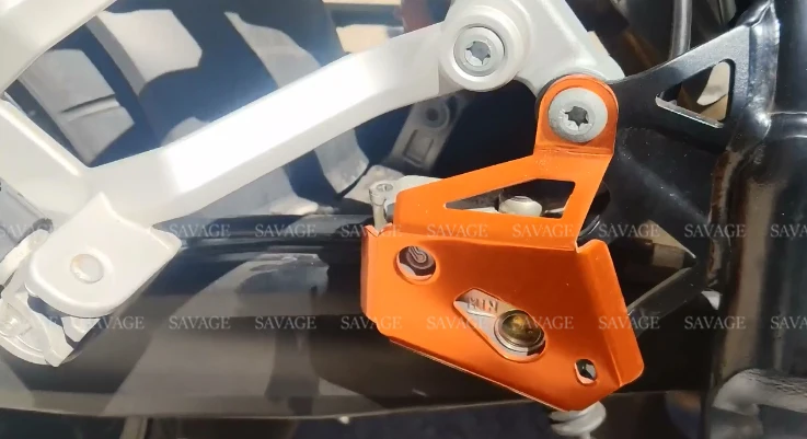 Защитная накладка для заднего тормозного насоса 950 990 Приключения/S/R/ADV/SMT SUPERMOTO SUPER