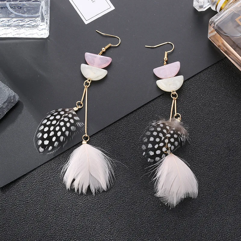 Женские полукруглые серьги в стиле бохо летние акриловые с цыганским пером и