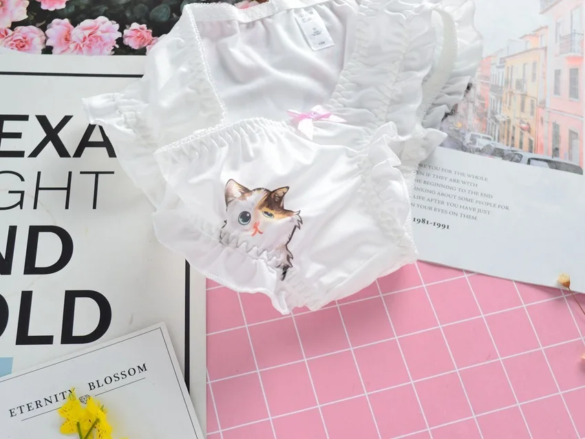 SP& CITY женское нижнее белье с милым рисунком кота из мультфильма для женщин, сексуальные трусики, бесшовные трусы с оборками по бокам, молочное шелковое кружевное белье