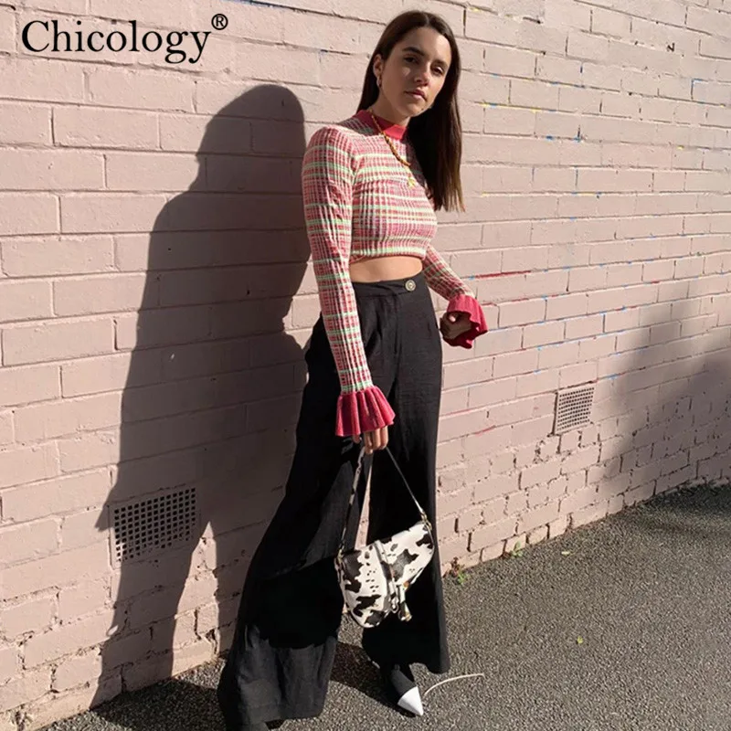 Женская укороченная футболка Chicology розовая клетчатая с длинным рукавом в стиле