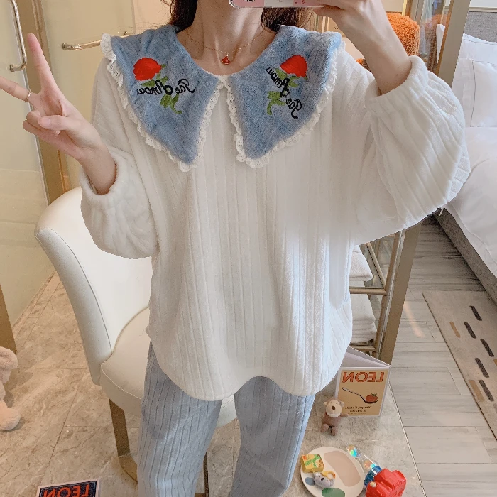 

2019 Autumn winter Lovely palace gold velvet pajamas home clothing long-sleeved thickened and kept warm two pieces
