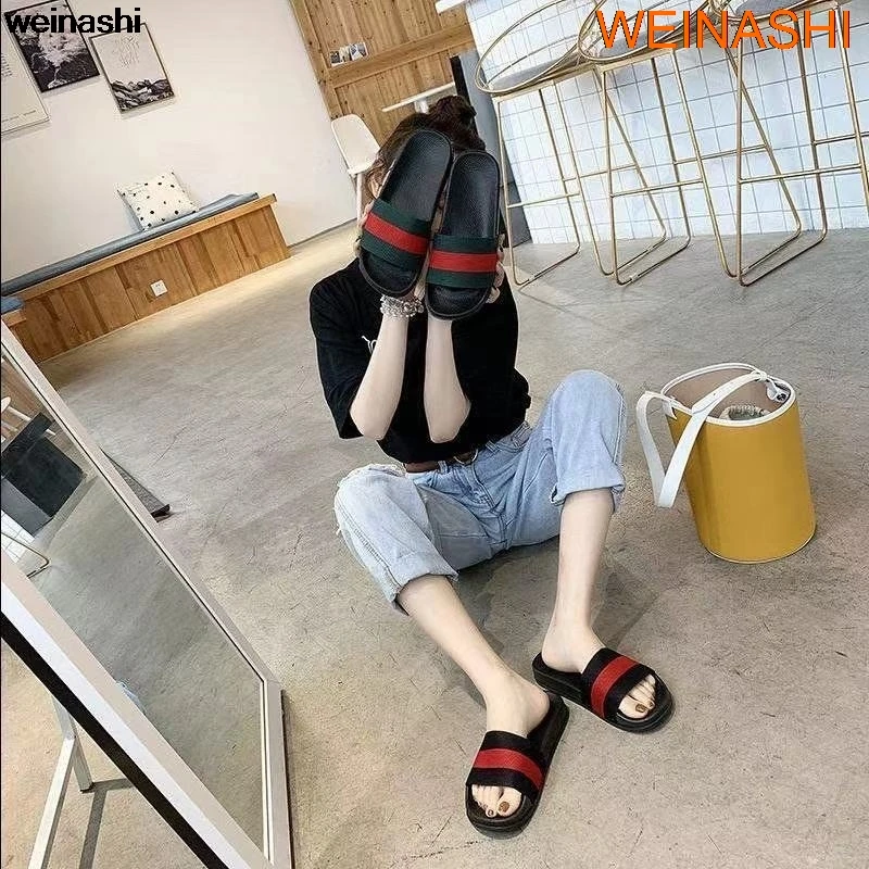 

Web Celebrity Striped Slippers Ladies Summer And Winter Wear Korean Version Of Anti-Skid Couples Bathroom Fashion Couple Trend