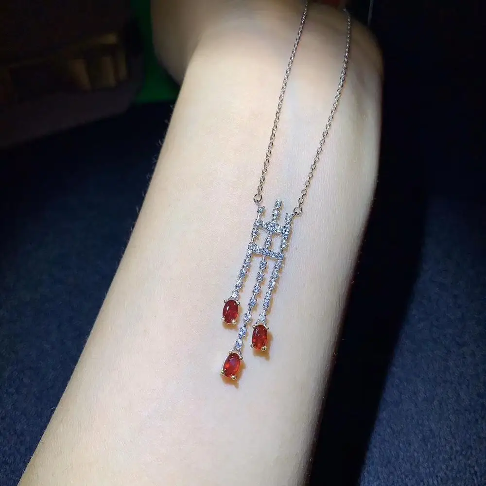 Очень красивое ожерелье с рубинами. Яркие цвета. Красный голубь серебро 925 пробы