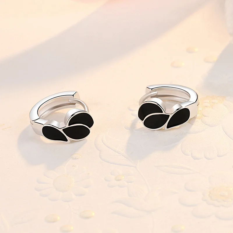Women's Fashion Creative Small Hoop Earrings Two Tone Black Flame Leaf Tiny Huggies Lovely Mini Earring Piercings For Lady Girls