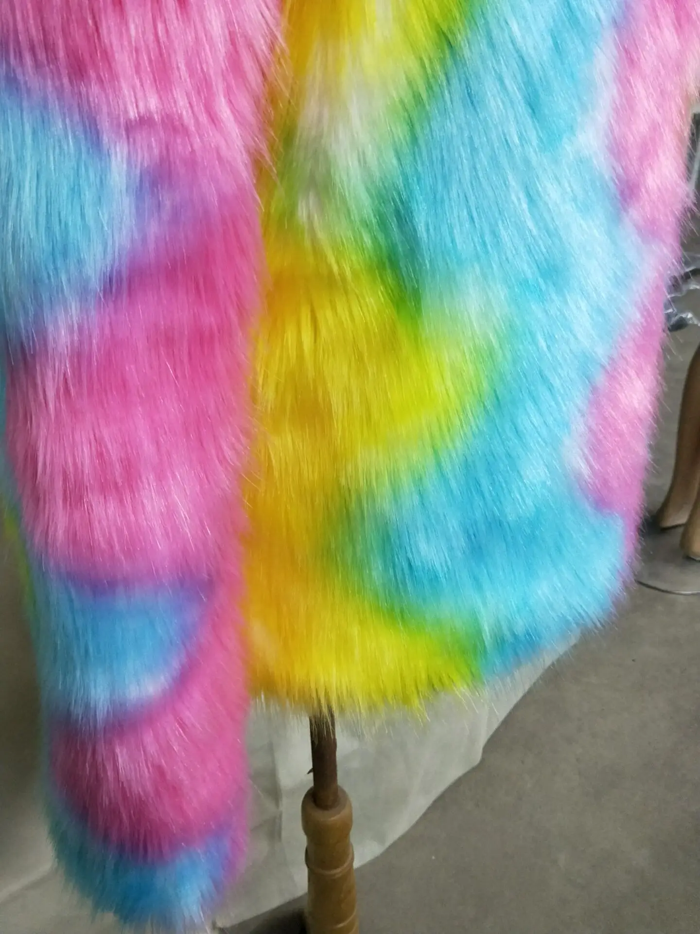 Imitation Fur Ladies Short Hooded Coat Color Fox Fur Thick Warm Fur Coat