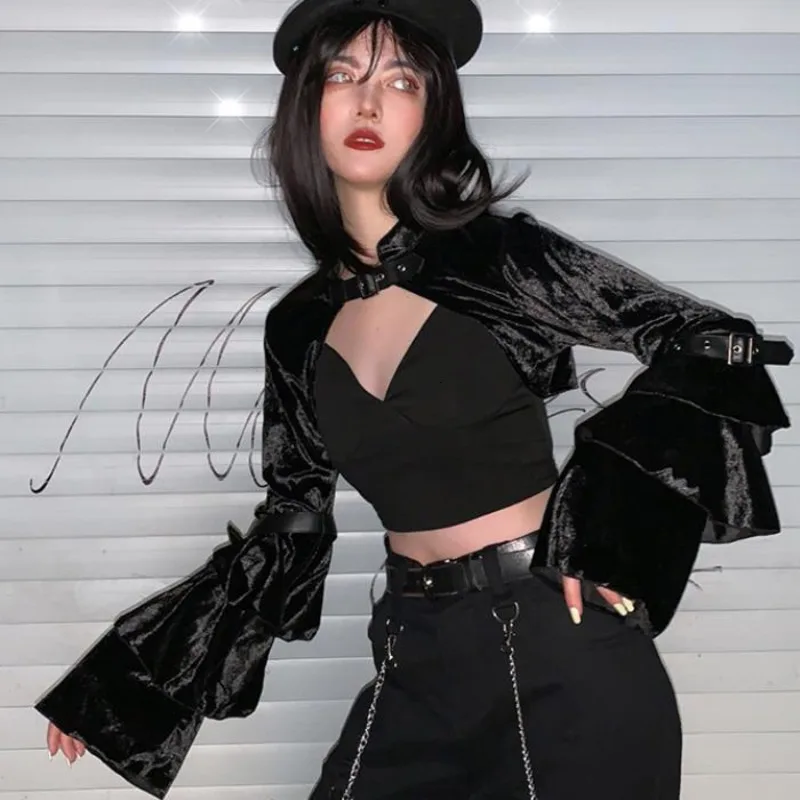 Женская бархатная куртка с оборками и расклешенными рукавами | одежда