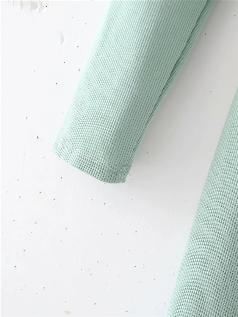 

KRSB Summer Female Green Tube Top V-Neck Design Long-Sleeved Elastic Fabric Mini Skirt Off-The-Shoulder Casual And Comfortable