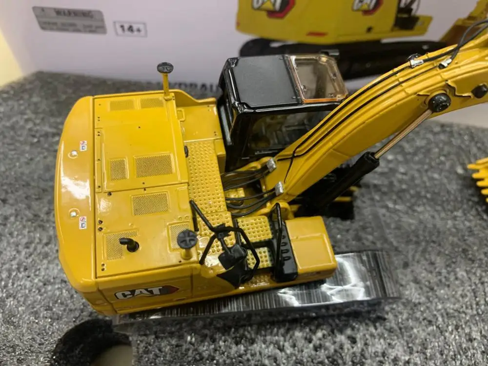 Гидравлический экскаватор CAT 323 дизайн следующего поколения с рабочими