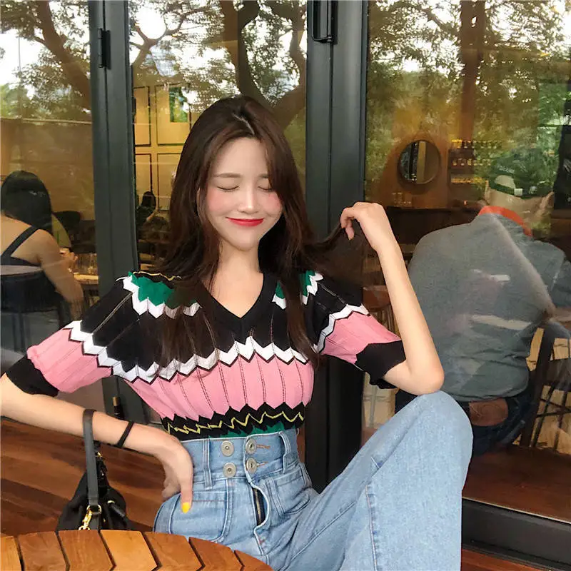 

The new summer Hong Kong Flavor Chic diamond-shaped Hollow v-neck short-sleeved ice silk sweater pullover t-shirt women's wear