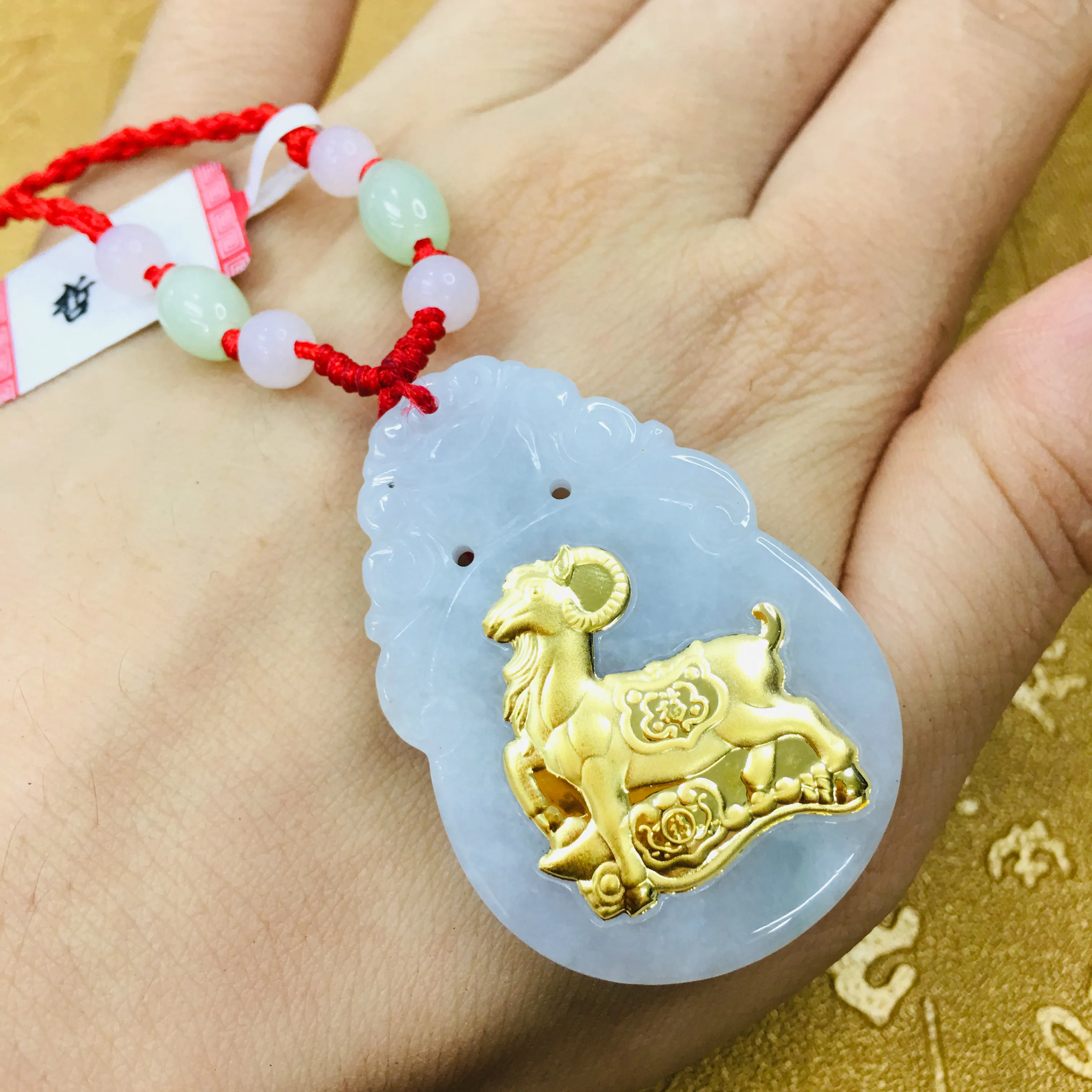 Отправить сертификат натуральный бирманский нефрит инкрустированный 24K золотой