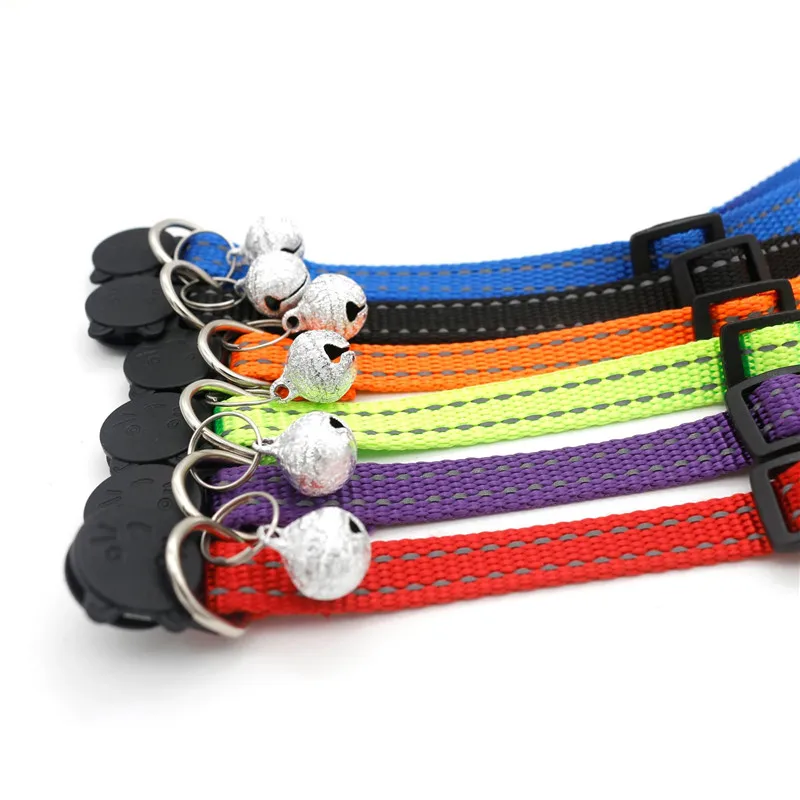 Светоотражающий ошейник для кошек безопасный с колокольчиком маленьких собак