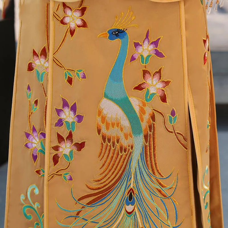 

Oriental Element Wedding Peacock Embroider Bride unique Qipao chinese traditional dress Wedding Cheongsam With Big Trailing