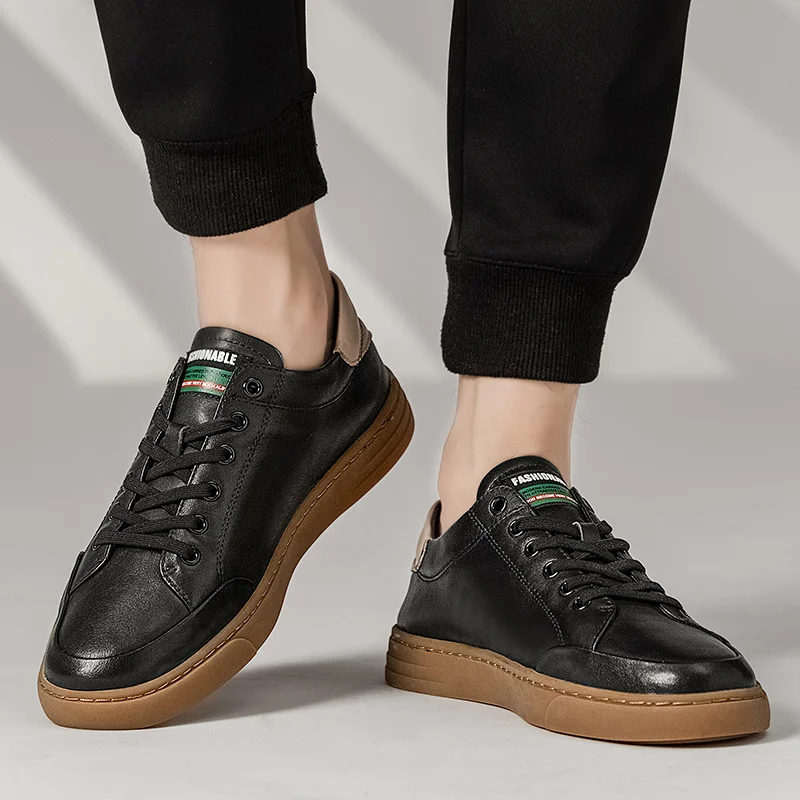 Beli Merek Fashion Sepatu Kasual Anak Laki-laki Muda Sneakers Kulit Hitam Sepatu Jalan Pria Kualitas Baik Sepatu Kasual Pria Populer