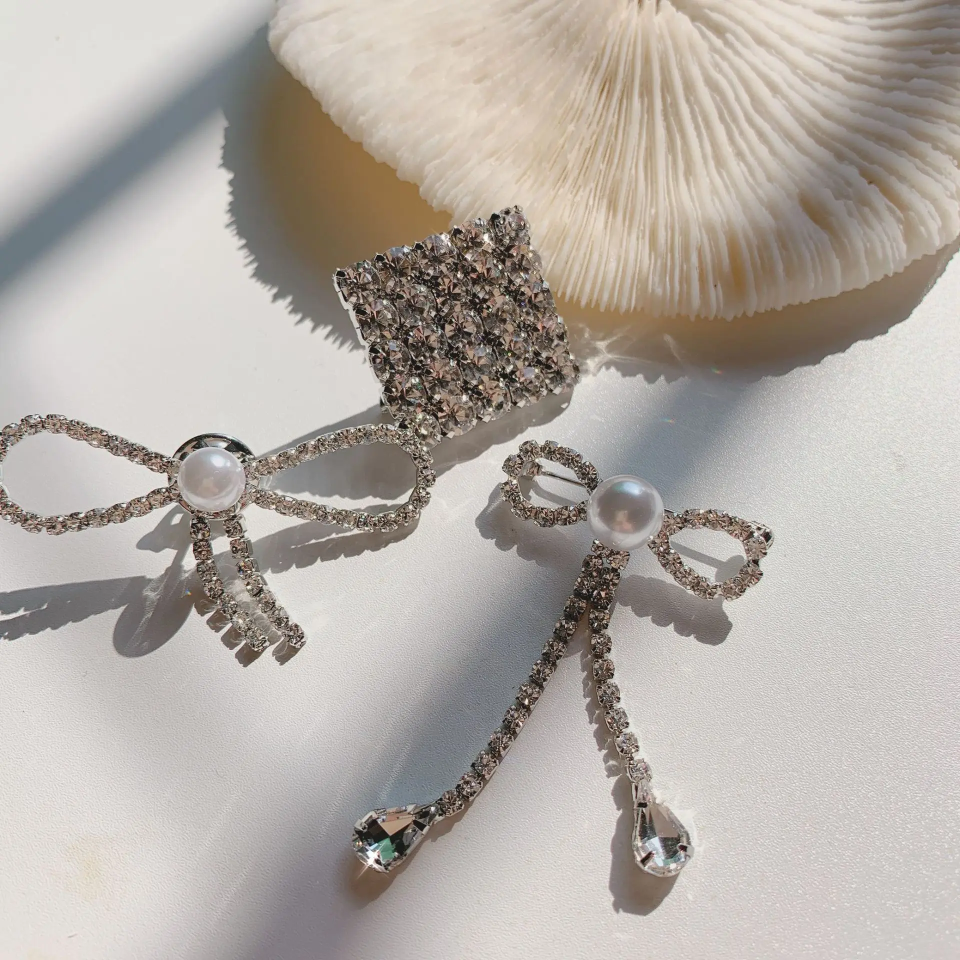 FFLACELL 2019 Korean Luxury Chic Shiny Square Bow Pearl Rhinestone Brooch for Women Girls Gift Party Jewelry | Украшения и