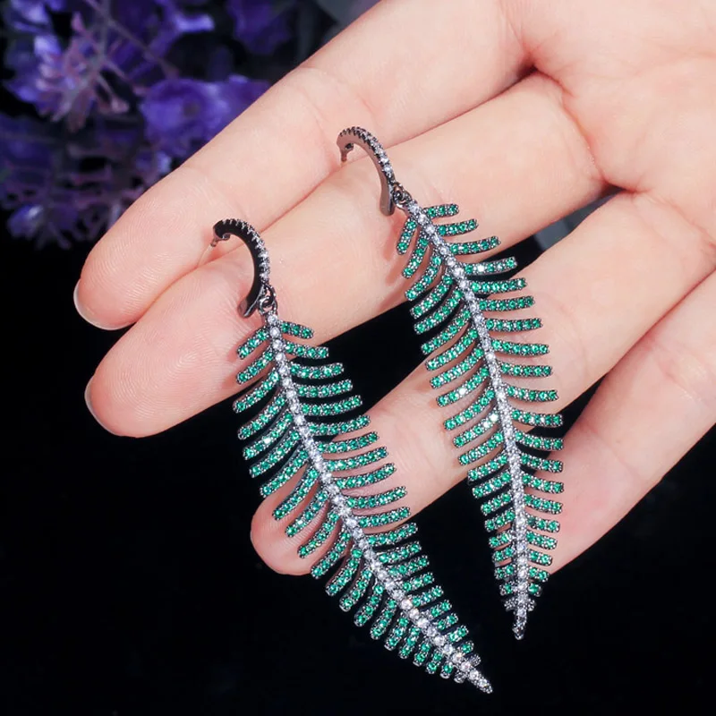 Green CWWZircons красный зеленый фианит длинные висячие капля с листвой формы Роскошные Дизайнерские вечерние серьги для женщин эффектные ювелирные изделия CZ595 - Окраска металла: Green