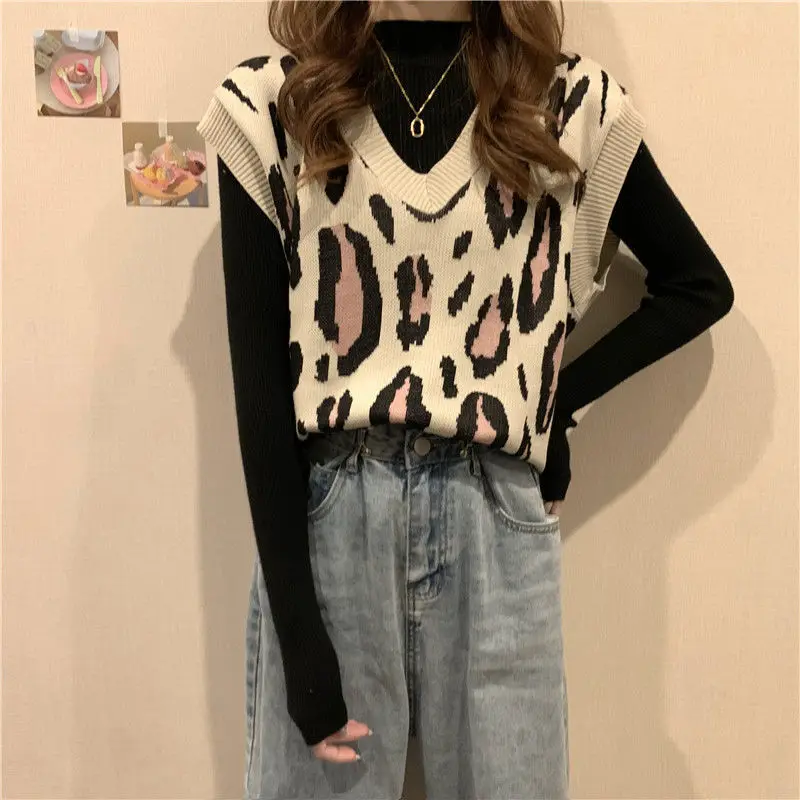 

Vest women wear women's vest in autumn and winter, jacket with autumn 2021 new knitted sweater jacket Leopard Pattern