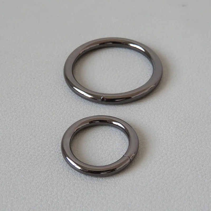 Пистолет черный металлический-хомут с круглым воротником для мальчиков и