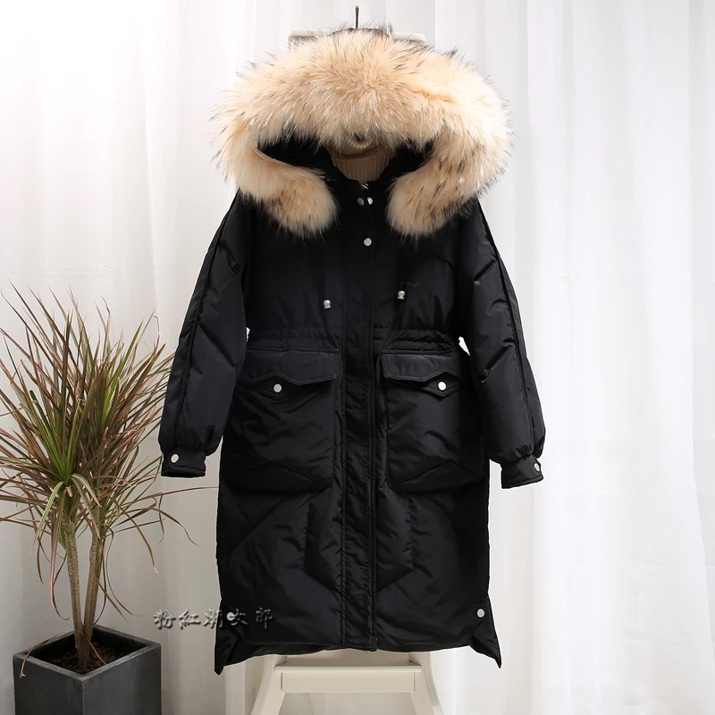 Женская Длинная зимняя куртка с капюшоном большим воротником из меха енота