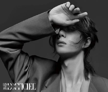 Модный Мужской журнал Wang Yibo фигурка фотоальбом художественная книга с