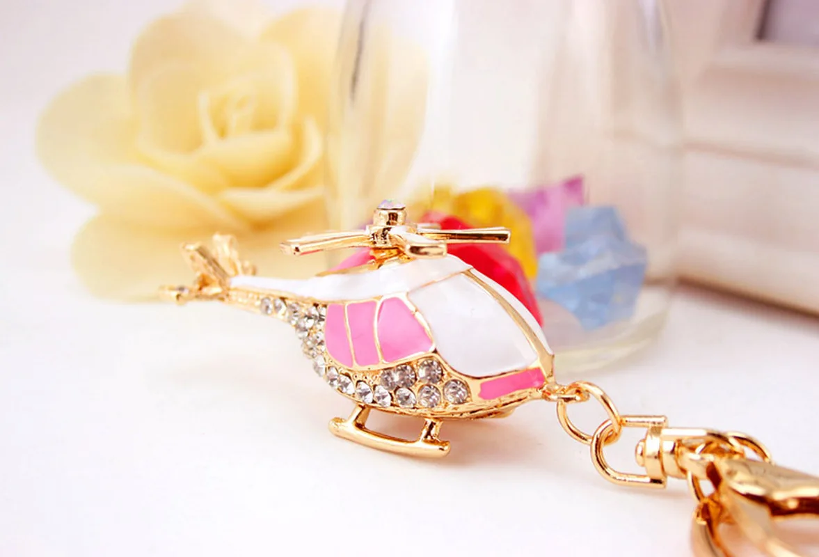 Стразы брелок с милым мультяшным летательным аппаратом вертолет 2021 модные