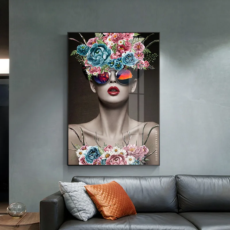 Модная женская модель человеческого боди арта с гирляндой современный