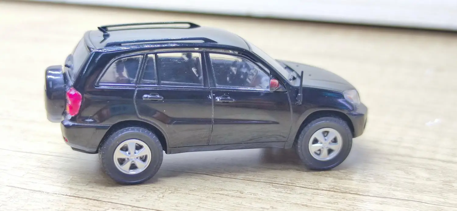 Модель автомобиля IXO 1:43 Toyota 05 RAV4 SUV из сплава металлические игрушки для детей