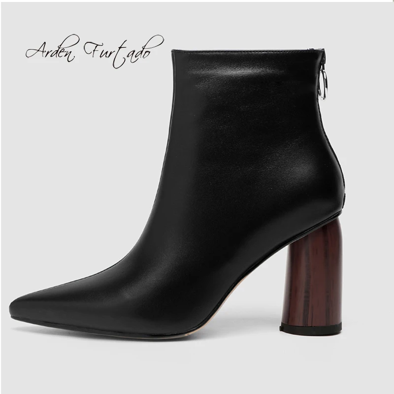 Женские ботильоны с острым носком Arden однотонные белые из натуральной кожи на