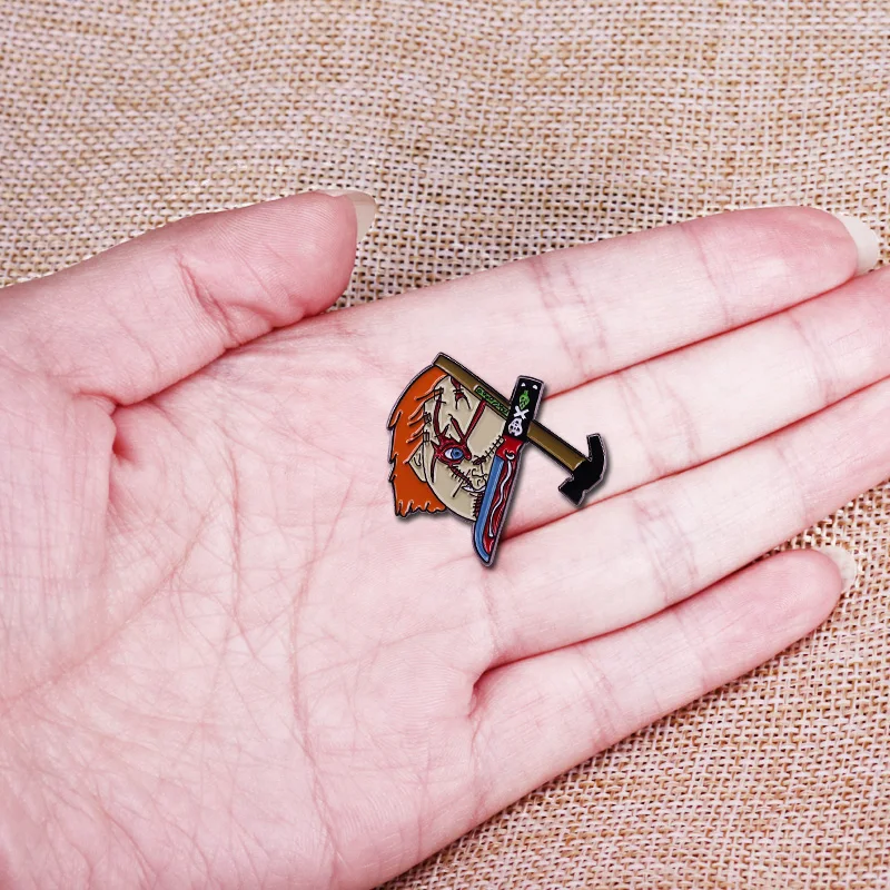 Детская Брошь в виде головы Чаки Долли значок с ужасными иконами эмалированная