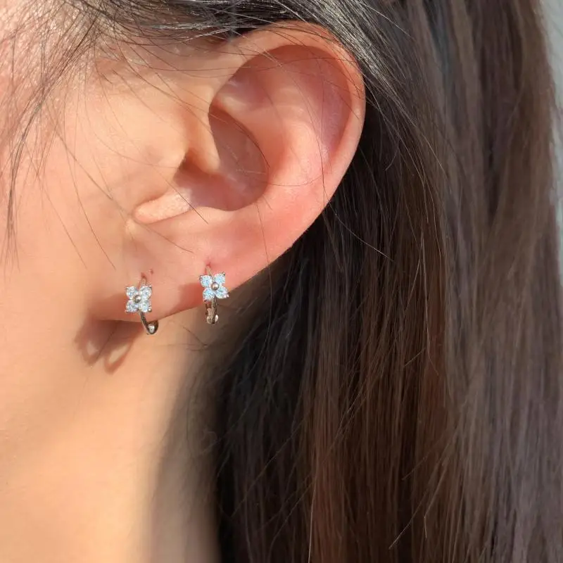 

Серьги-кольца женские из серебра 925 пробы с искусственным кристаллом