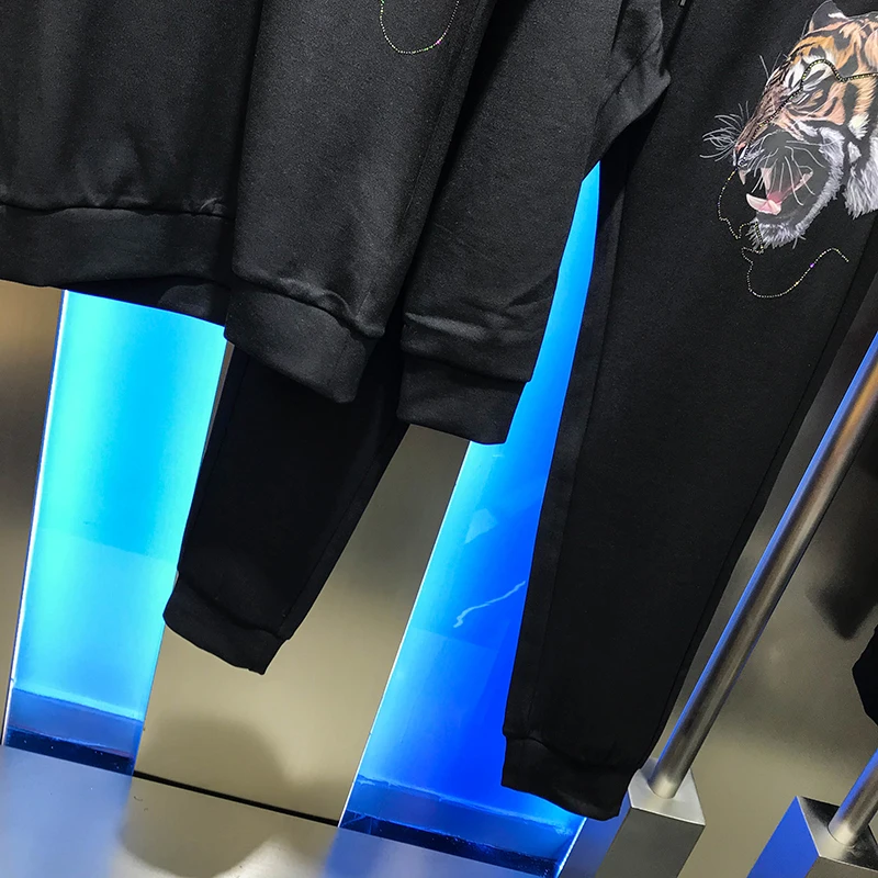 

Autumn 2020 new personalized tiger head printing hot Diamond Men's slim fitting set round neck long sleeve two piece set