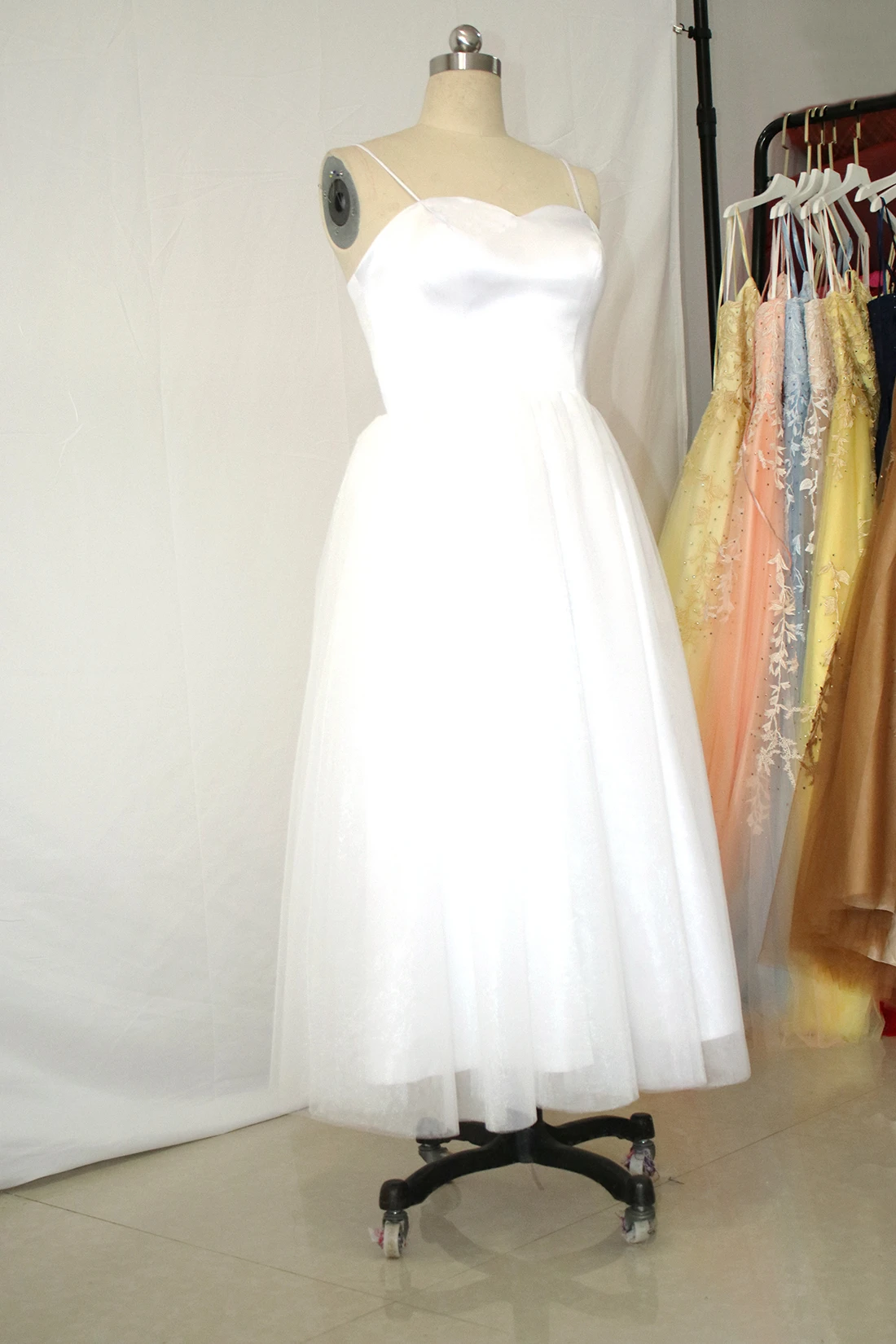 New Cheap Homecoming Dressed Short Prom Dresses Tea Length Two Tone White Top Sweetheart Neck with Straps Tulle Skirt Party Gown