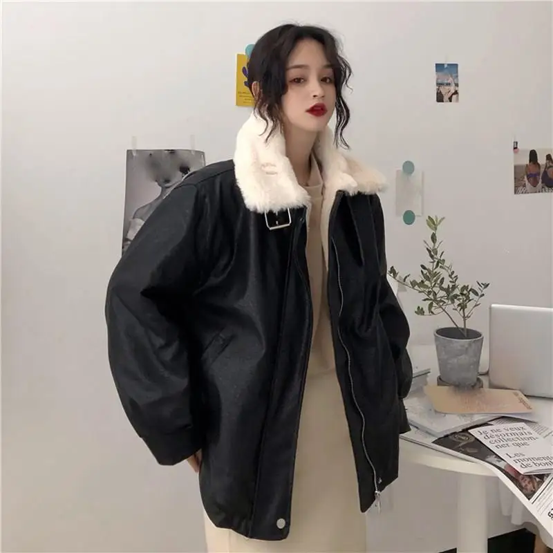 Женская утолщенная теплая куртка из искусственной кожи с меховым воротником