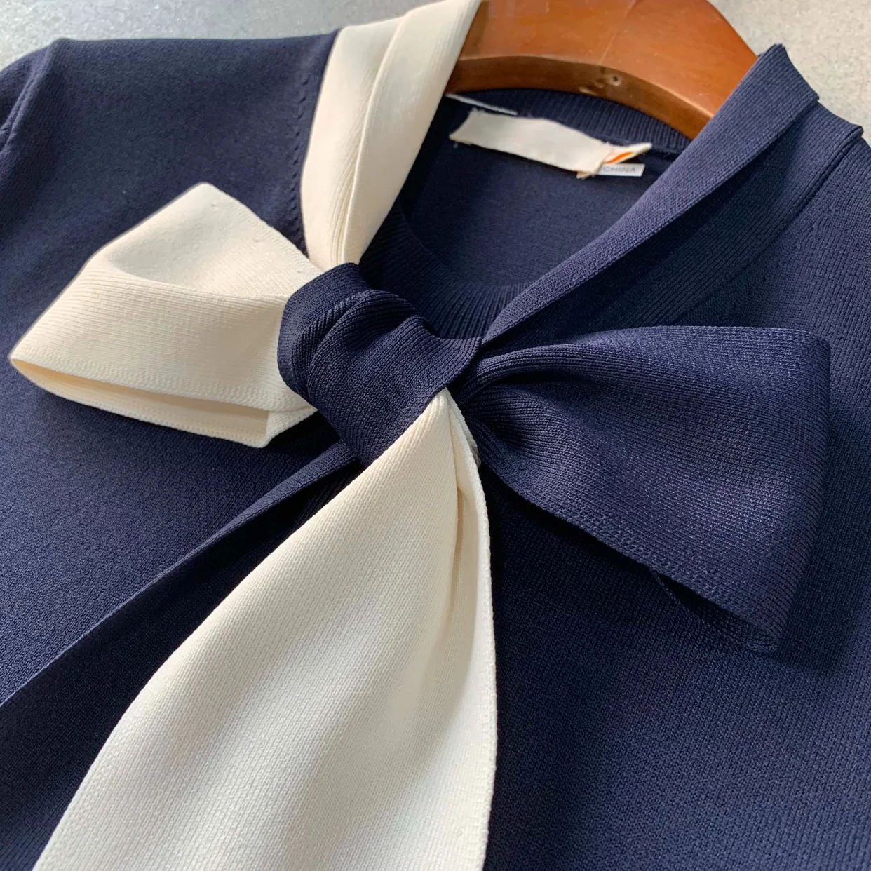 

Женское офисное платье, оригинальный дизайн