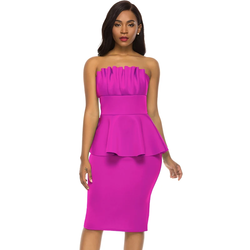 Женское зеленое облегающее платье пепельного цвета с открытыми плечами