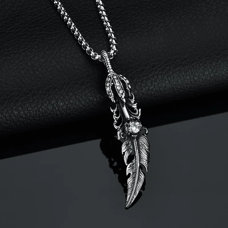 

Hot Selling Retro Jewelry Eagle Claw Rhinestone Feather Stainless Steel Pendant Couple Fashion Necklace Jewelry Gift