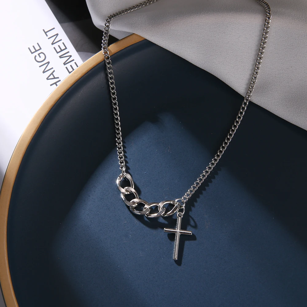 Женское колье-чокер в стиле панк с надписями разнослойное Золотое вечерние