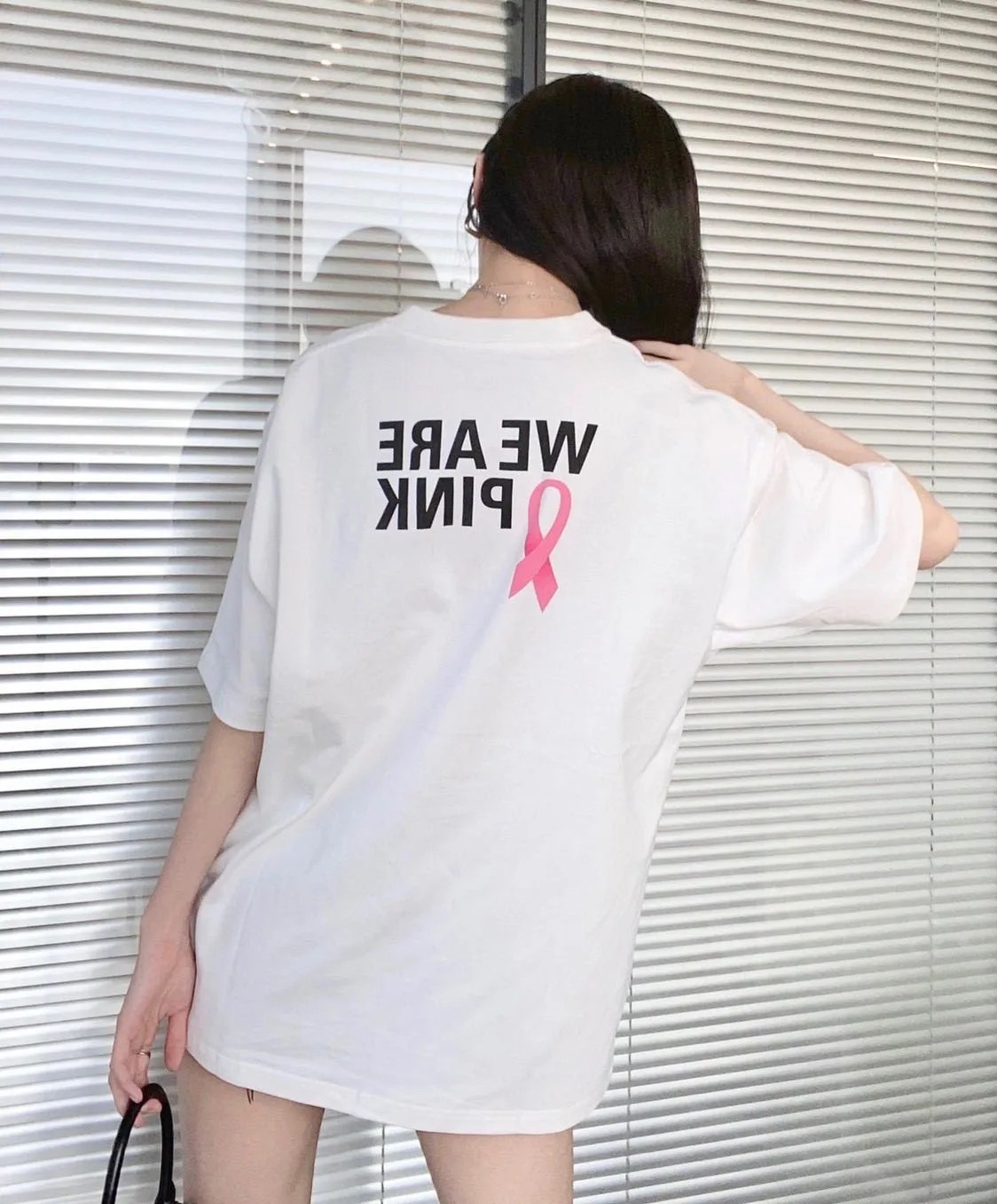 

Сезон: весна-лето 2021 бренд новый дизайн на каждый день с принтом в виде букв, розовая лента Свободная футболка для женщин Свободные футболки ...