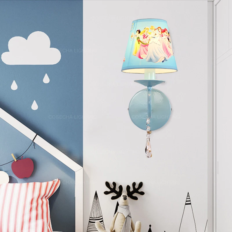 Настенный светильник для детской комнаты с тканевым оттенком