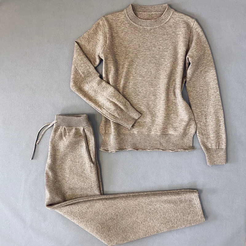 Женский спортивный костюм из 2 предметов вязаный пуловер и эластичные штаны