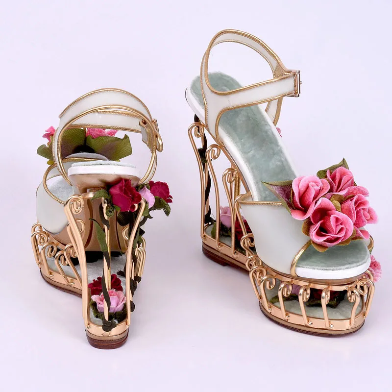 Женские босоножки с ремешком на щиколотке летние из ПВХ украшенные розовыми