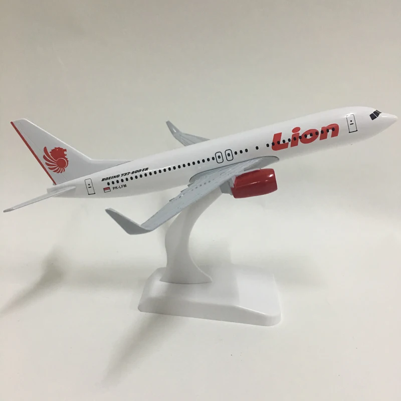 Джейсон пачка 20 см Лев Boeing 737-900 модель самолета Модель аэроплана самолет 1:300 Diecast