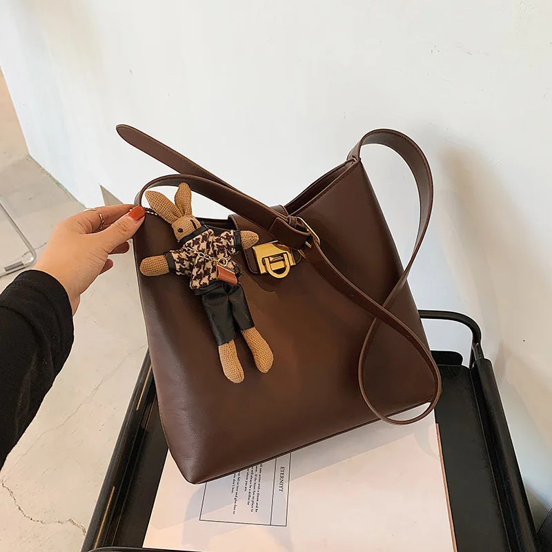 

Women's Bag 2021 New Fashion Commuter Bucket Bag Soft Leather Large-capacity One-shoulder Messenger Female Bag Little Bag