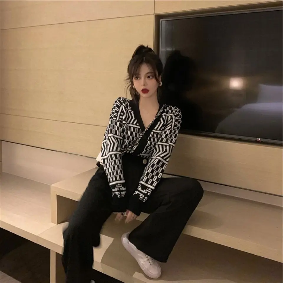 

2021 V-neck Knitted Cardigan Fall 2020 New French Style Chanel-Style Socialite Light Mature Western Style Youthful Short Coat