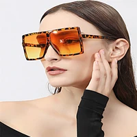 2022 new square sunglasses women fashion oversized metal frame vintage glasses men shades retro gradient colors oculos uv400