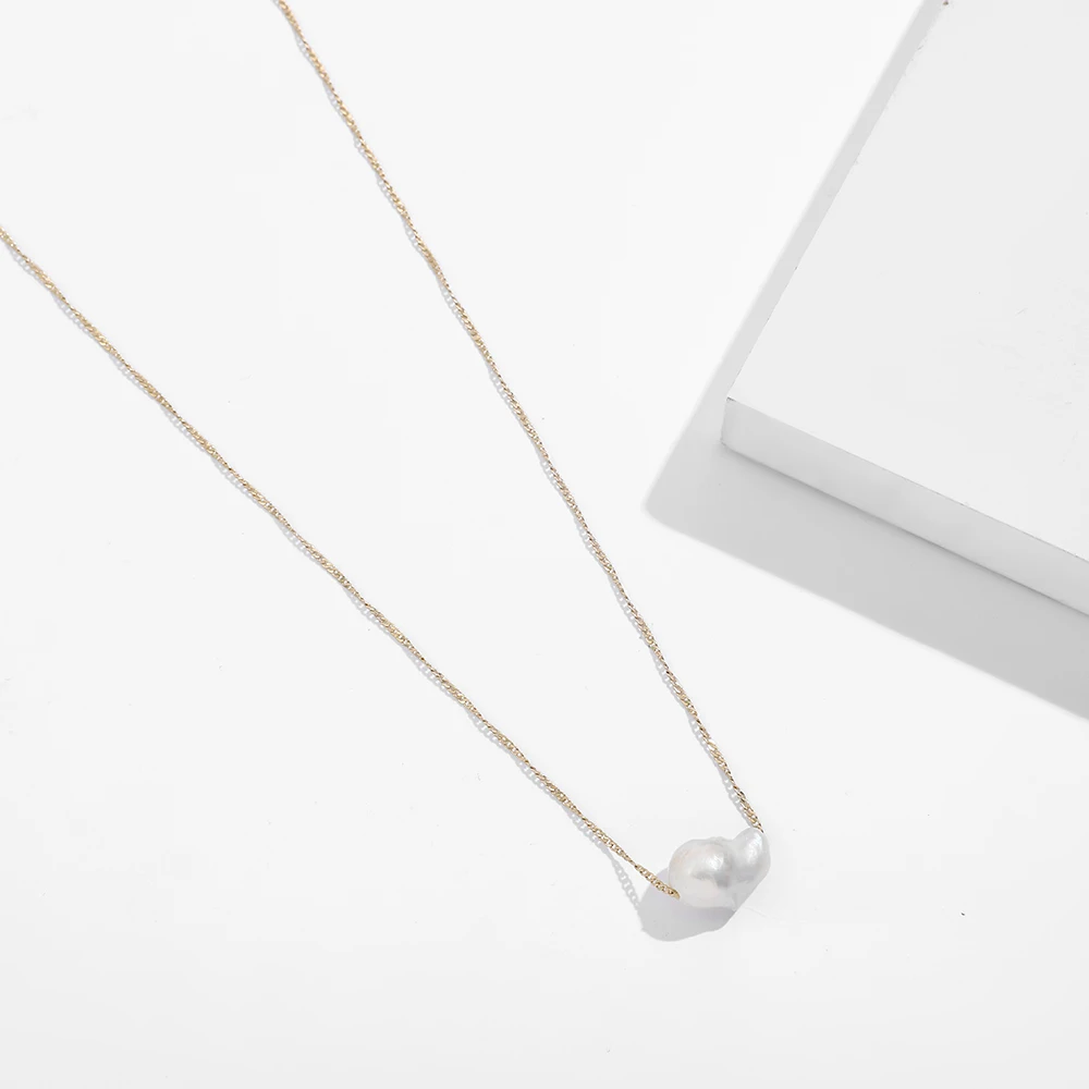 Простые неправильной формы большое колье с жемчужными подвесками