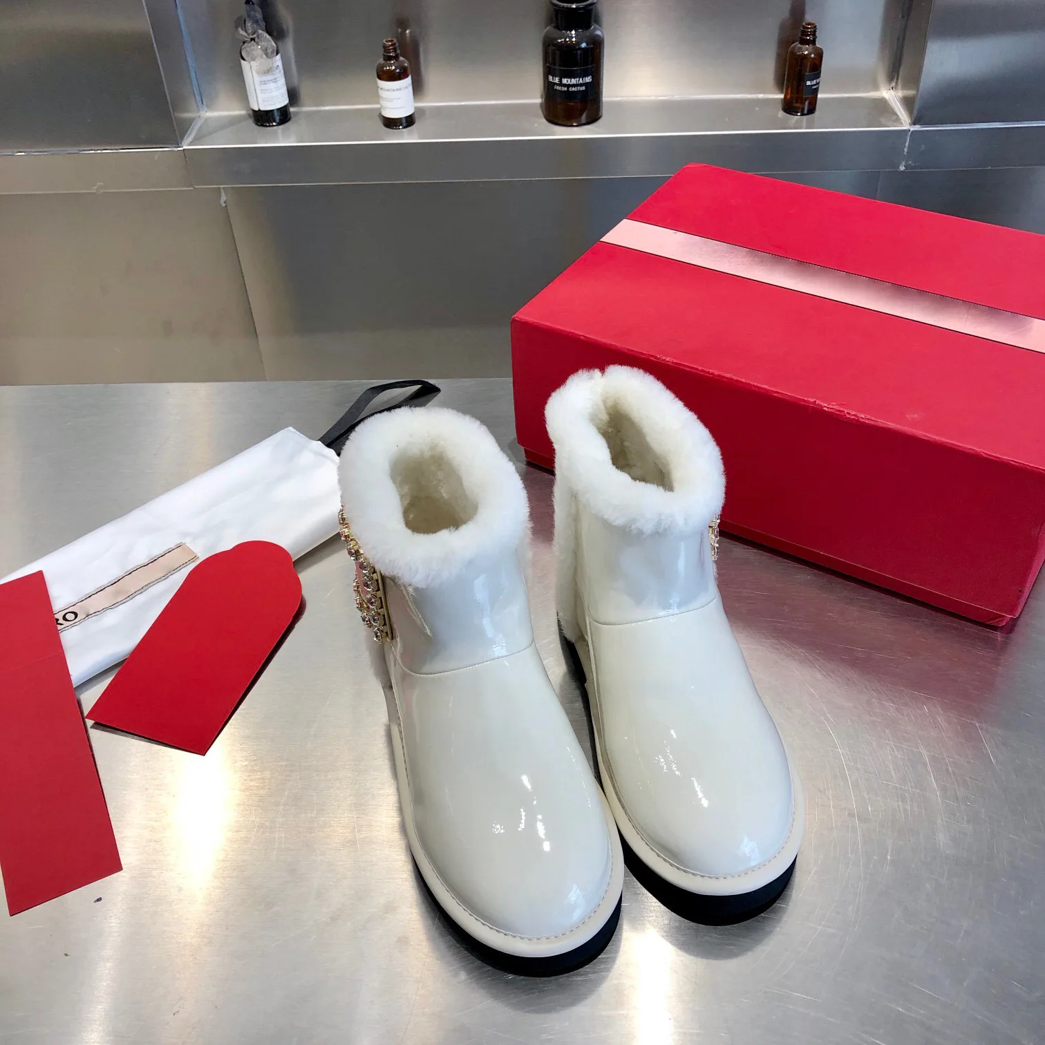 

Snow boots women's wool one drill buckle short boots women's winter 2020 new thick comfortable warm fashion Mao Mao shoes women