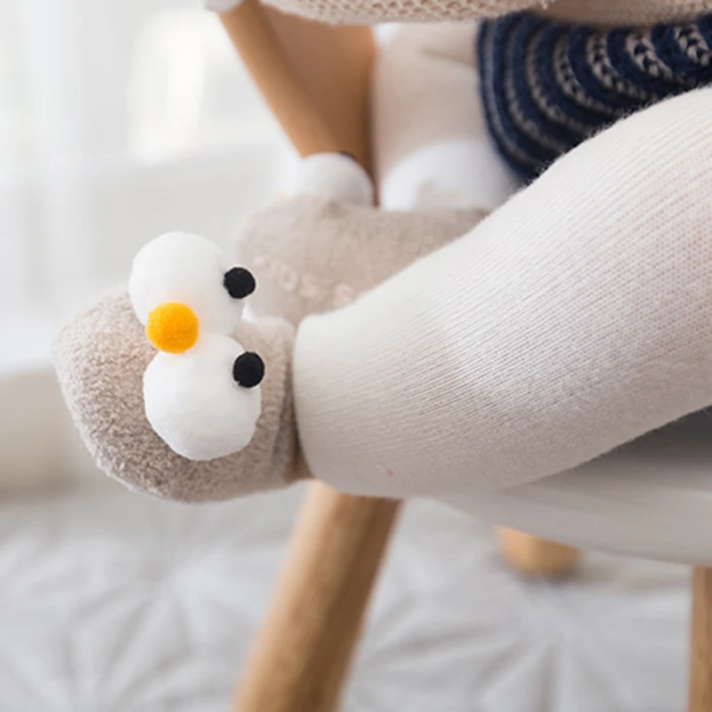 Носочки для новорожденных с мультяшными большими глазами животных на полу зимой для мальчиков и девочек от 0 до 3 лет, с антипрокладочной подошвой и теплыми - "Q30".