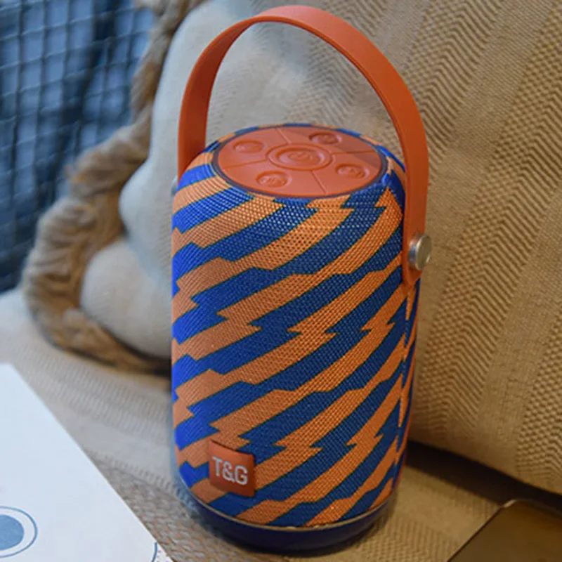 

Bluetooth speakers dual speakers stereo stereo bass effect voice promp Wireless Bluetooth portable speaker USB charging outdoor